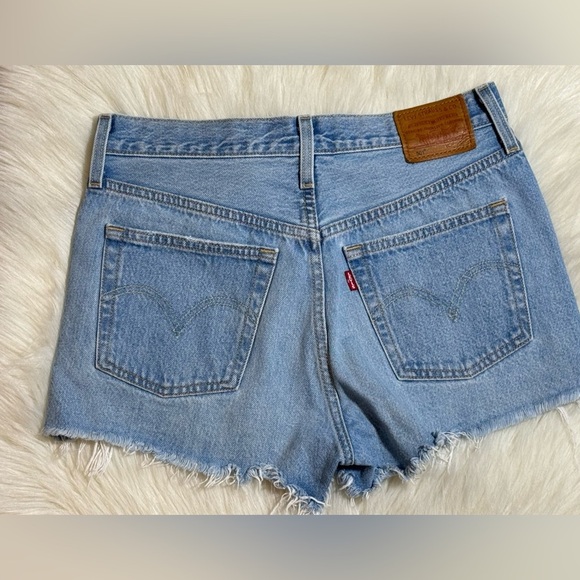 Levi’s Premium 501 Original Fit High Rise Shorts Light Wash Distressed - Picture 3 of 7